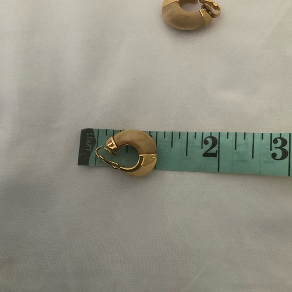 Vintage Trifari Gold and Tan Hoop Earrings - Picture 4 of 5